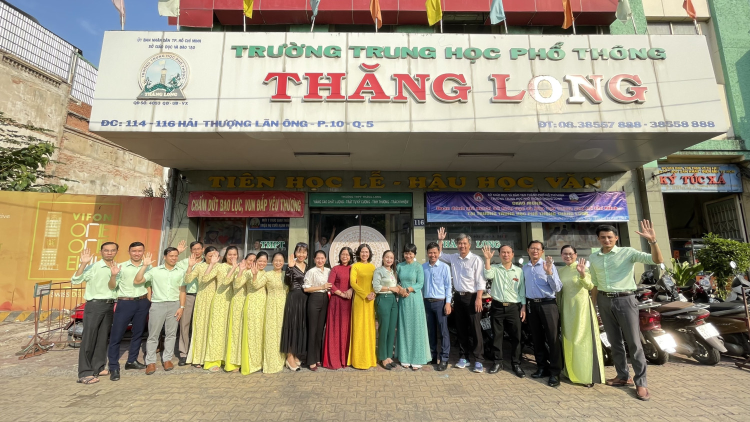 Hình ảnh đoàn kiểm định làm việc